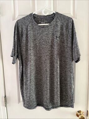 Under Armour Men's Heathered Charcoal Short Sleeve Performance Tee